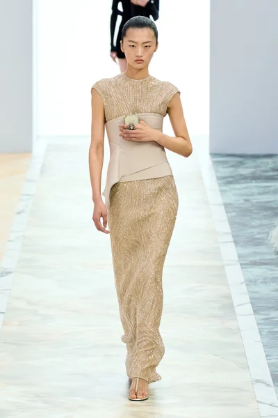 Look 16